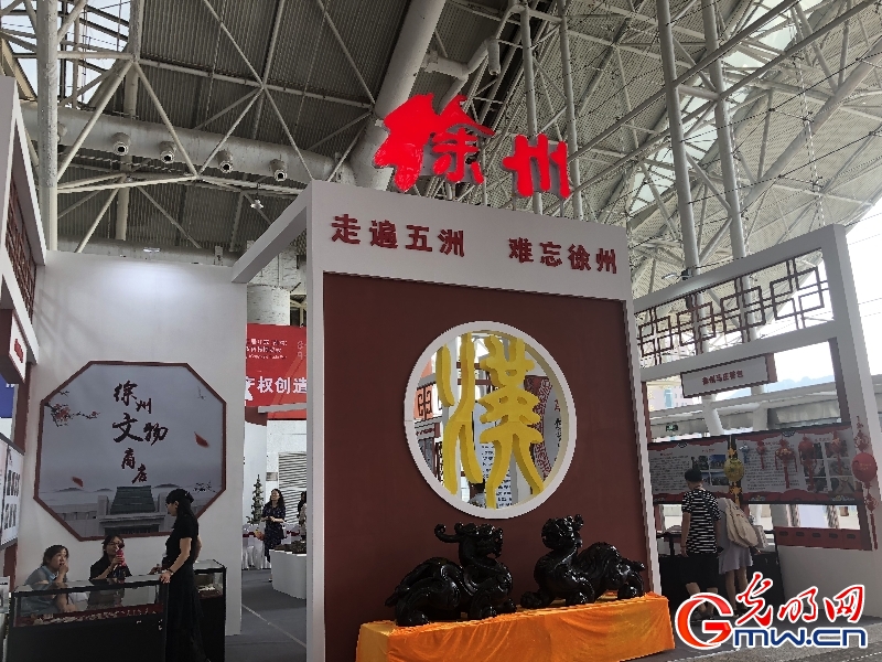 组图：第二届江苏（南京）版博会上独具匠心的“版权物件”