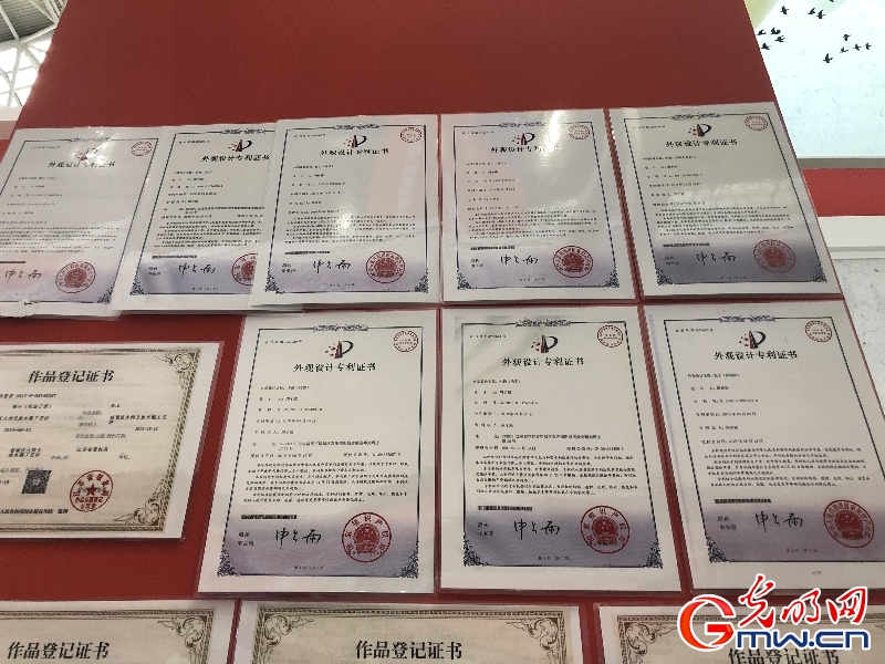 组图：第二届江苏（南京）版博会上独具匠心的“版权物件”